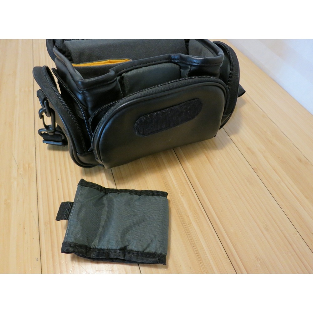 Vtg Case Logic Camera Bag Black Shoulder Strap Pockets Padded Storage 8x5x5 - Picture 2 of 10